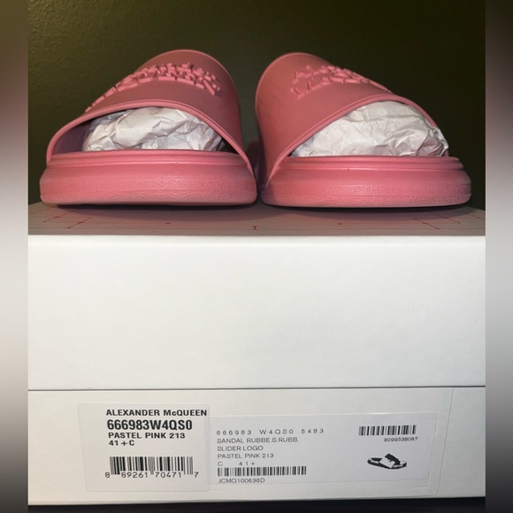 Alexander McQueen Women’s Logo Patch Pool Slides, Pastel Pink Size 41+(US 11.5) - Picture 4 of 10